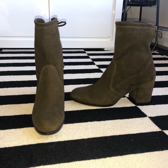 Stuart Weitzman OLIVE GREEN SUEDE BOOTIE 9N - Picture 2 of 10